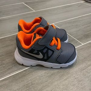 Nike Sneakers - Gray/Orange - Baby Boy Size 4 (NWOT)